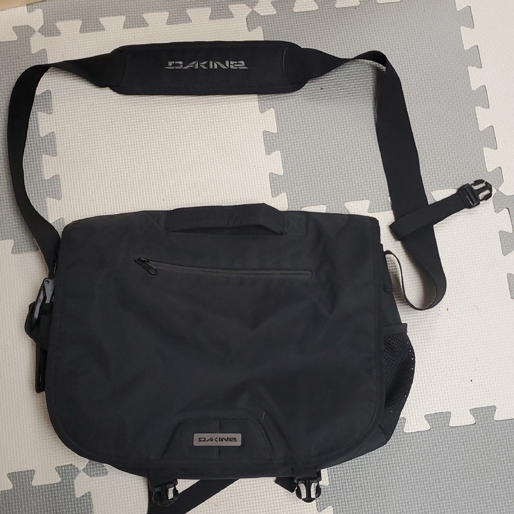 Dakine Charcoal Gray Messenger Bag